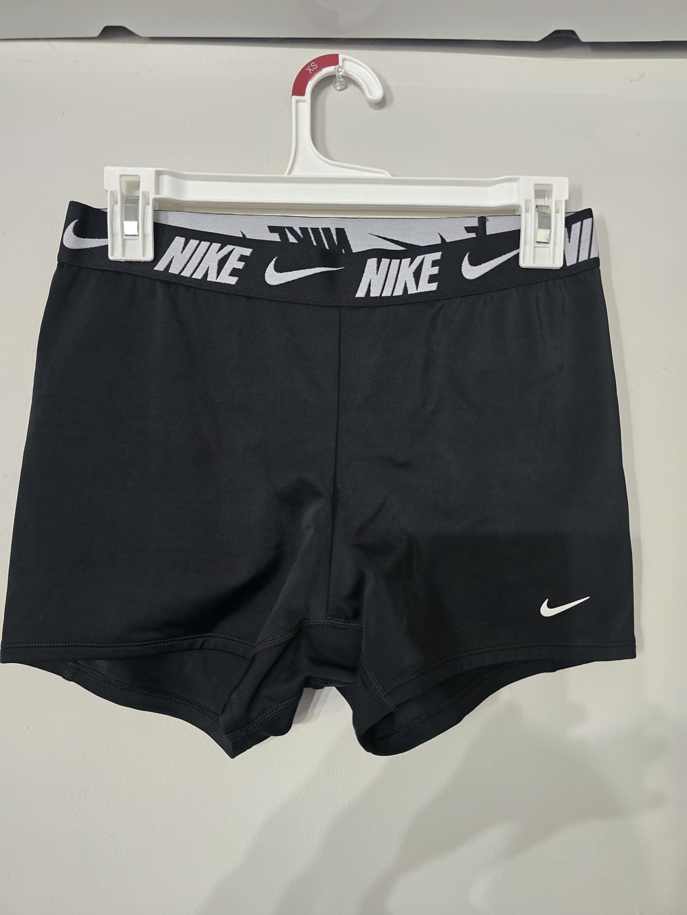 Nike Women’s Black Performance Training Shorts Swim Size Medium NWT